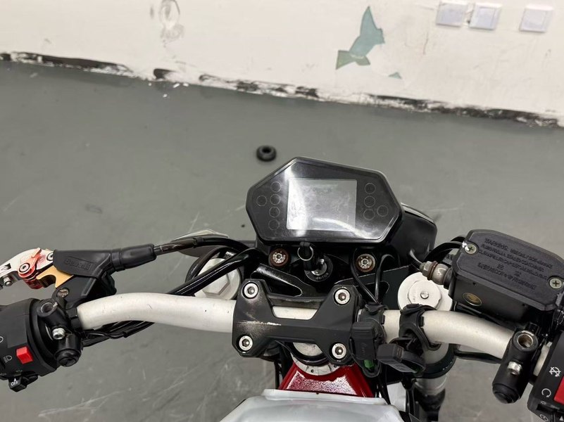 二手贝纳利蓝宝龙 BN302S