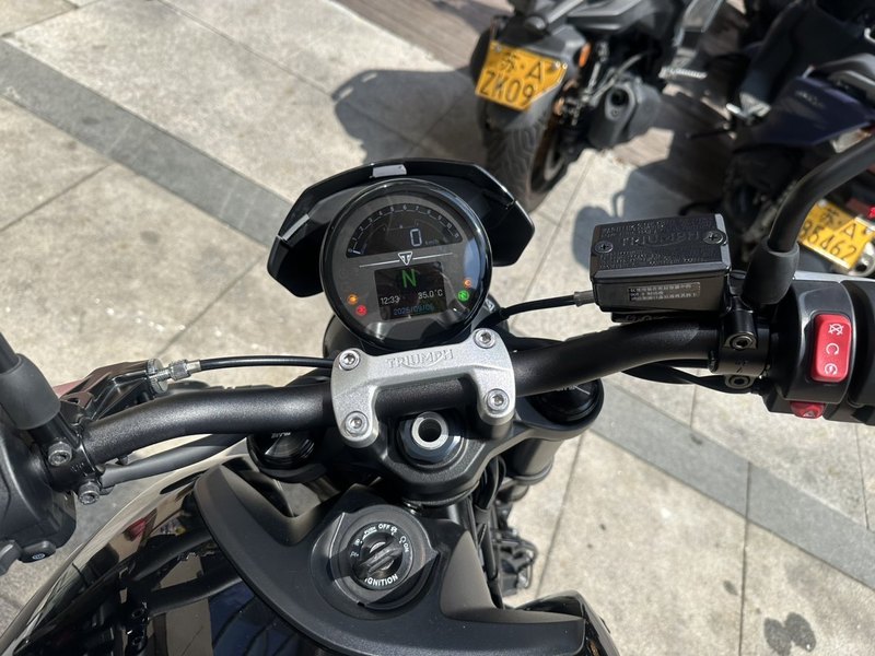 二手凯旋Trident 660