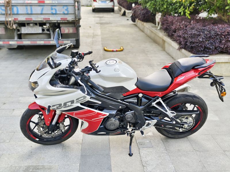 二手贝纳利龙卷风 Tornado 302R