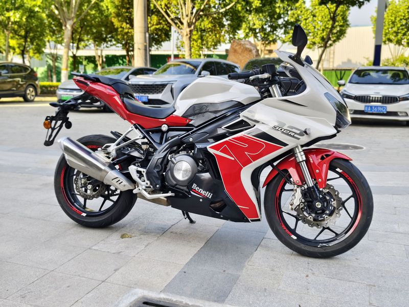 二手贝纳利龙卷风 Tornado 302R