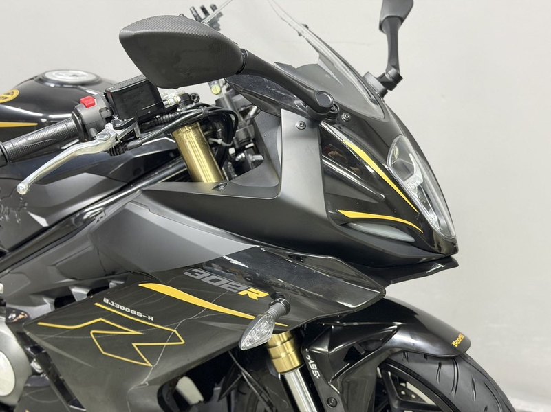 二手贝纳利龙卷风 Tornado 302R