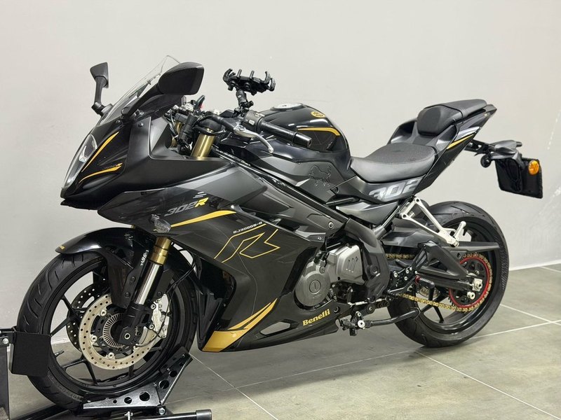 二手贝纳利龙卷风 Tornado 302R