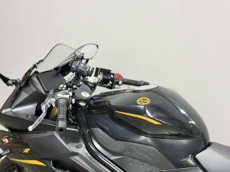 二手贝纳利龙卷风 Tornado 302R