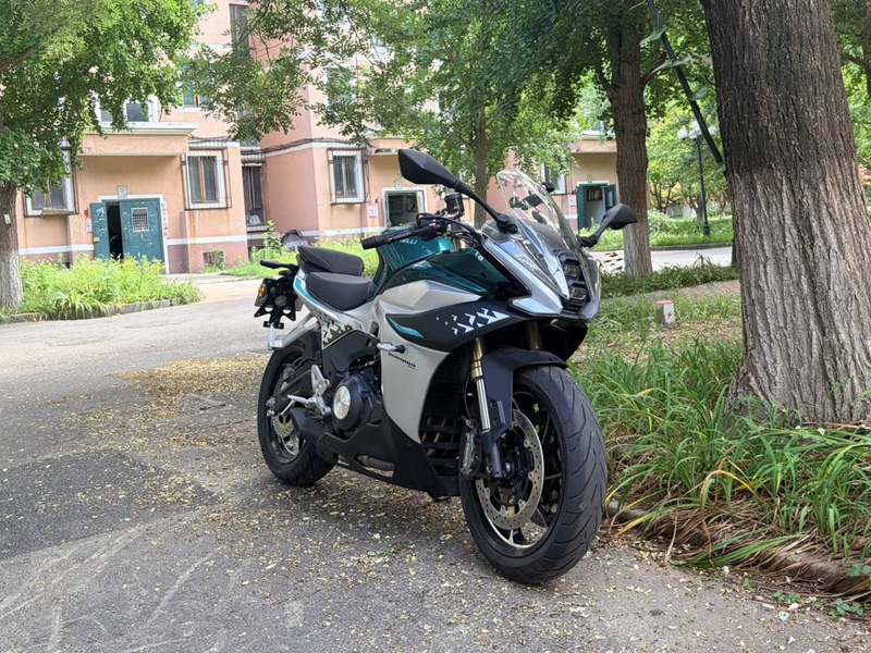 二手贝纳利龙卷风 Tornado 552R