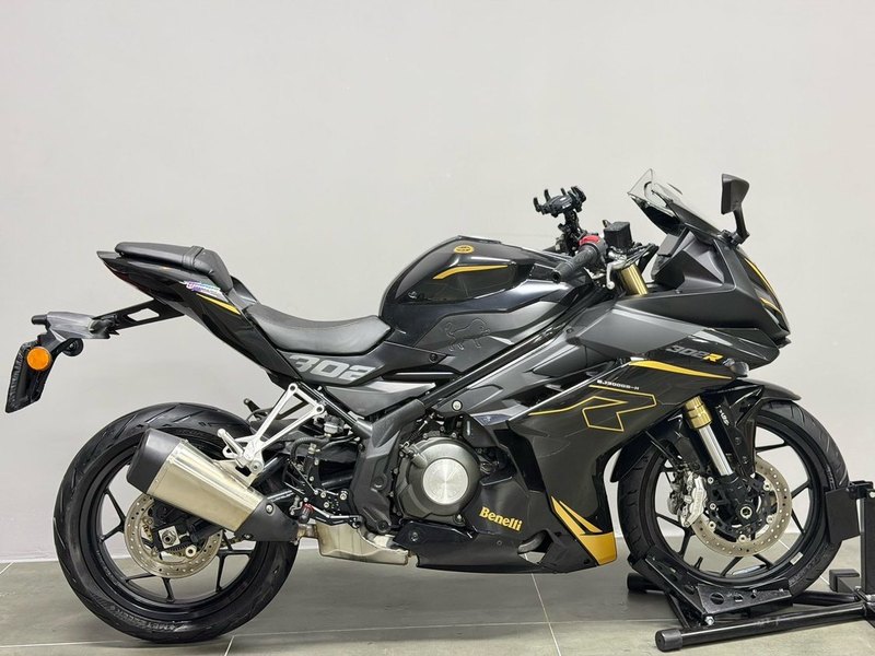 二手贝纳利龙卷风 Tornado 302R