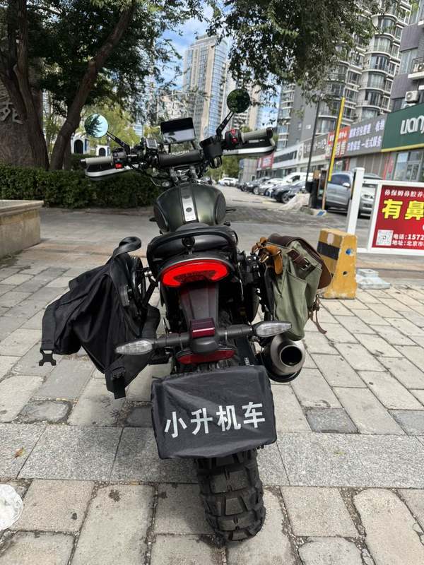 二手凯旋Scrambler 400 X