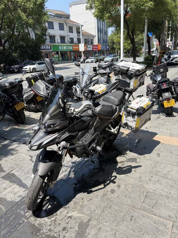 二手贝纳利金鹏 TRK251