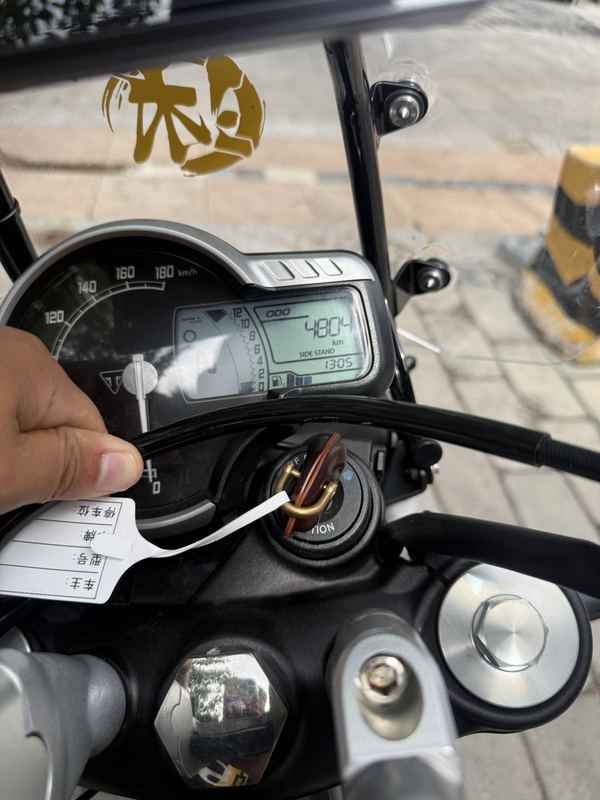 二手凯旋Scrambler 400 X