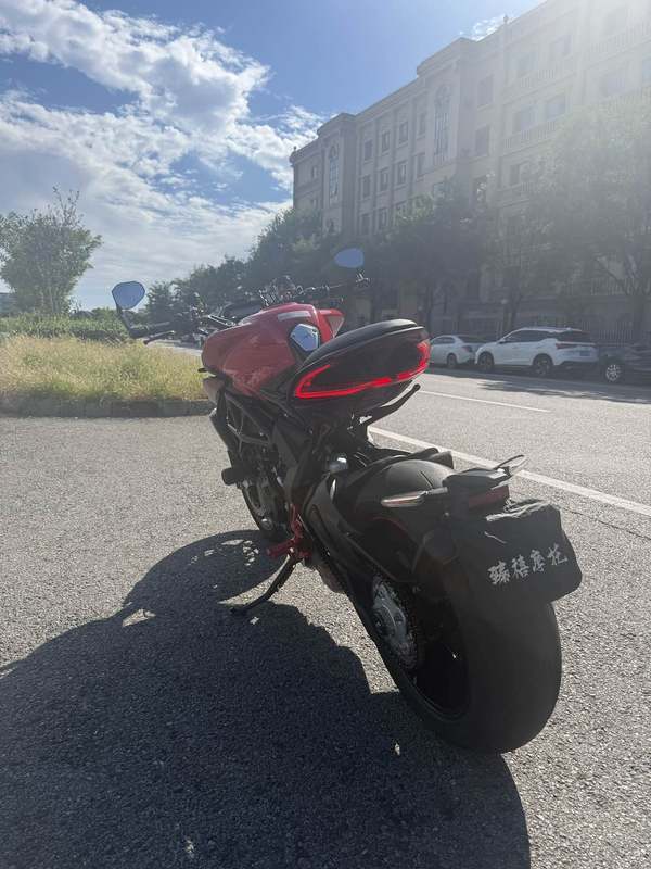 二手奥古斯塔Brutale 800