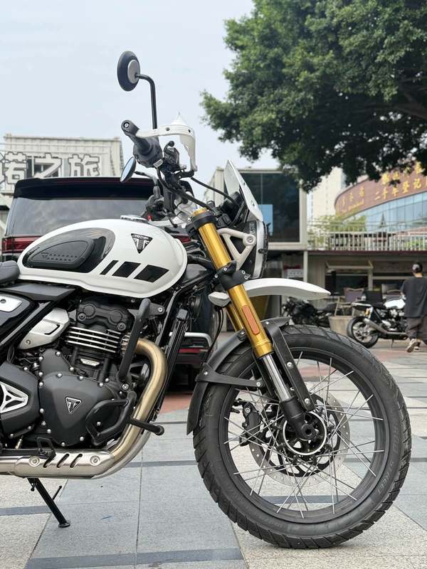 二手凯旋Scrambler 400 X