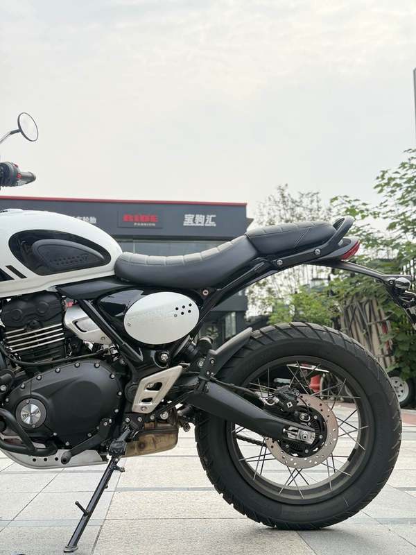 二手凯旋Scrambler 400 X