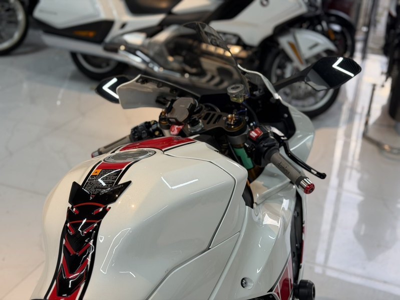 二手雅马哈YZF-R1