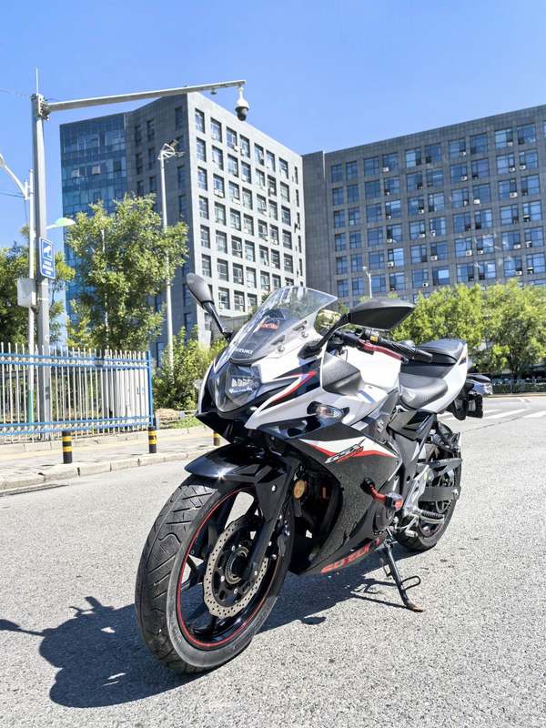 二手豪爵铃木GSX250R