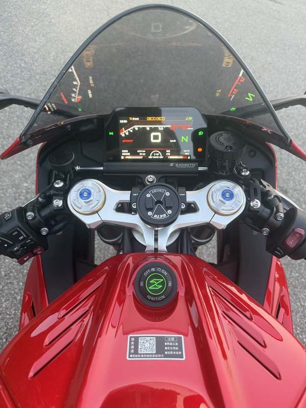 二手张雪机车820RR