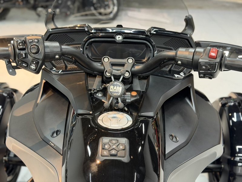 二手庞巴迪Spyder F3 