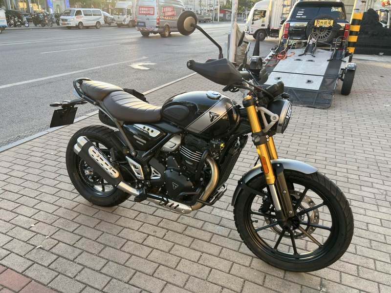 二手凯旋Scrambler 400 X