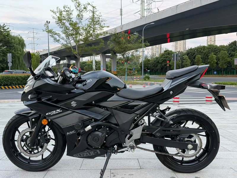 二手豪爵铃木GSX250R