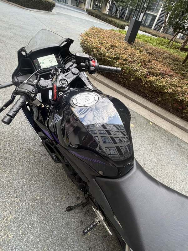 二手本田CBR400R