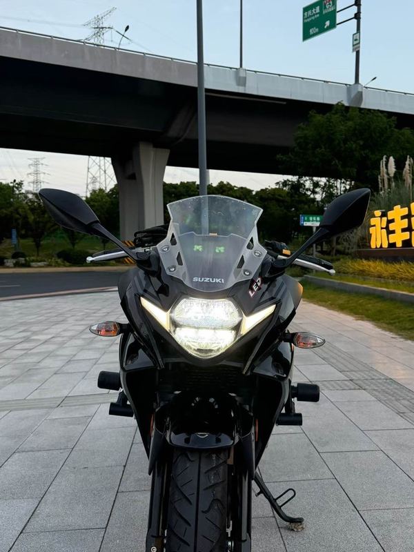 二手豪爵铃木GSX250R