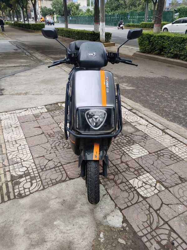 二手雅迪冠能 E9