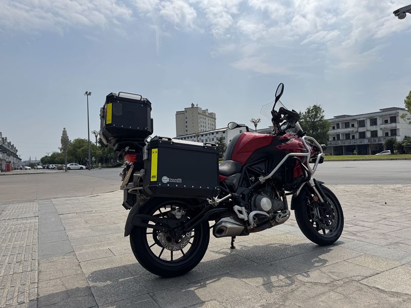 二手贝纳利金鹏 TRK502