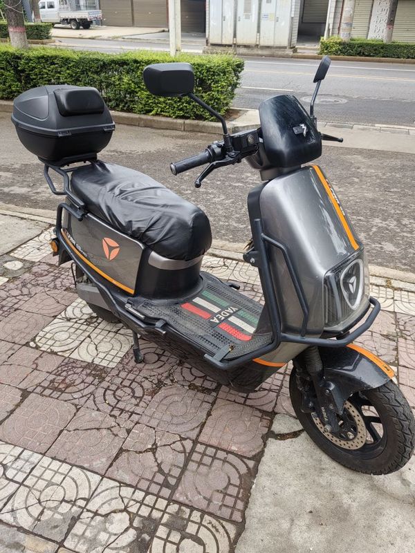 二手雅迪冠能 E9