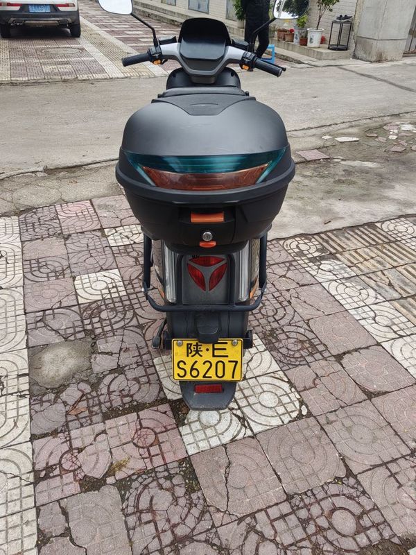 二手雅迪冠能 E9