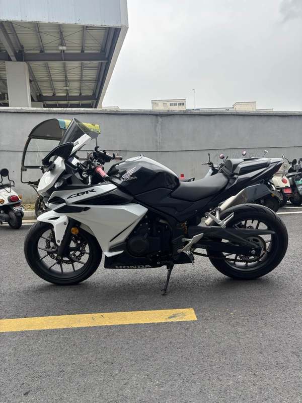 二手本田CBR400R