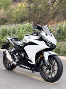 二手本田CBR400R