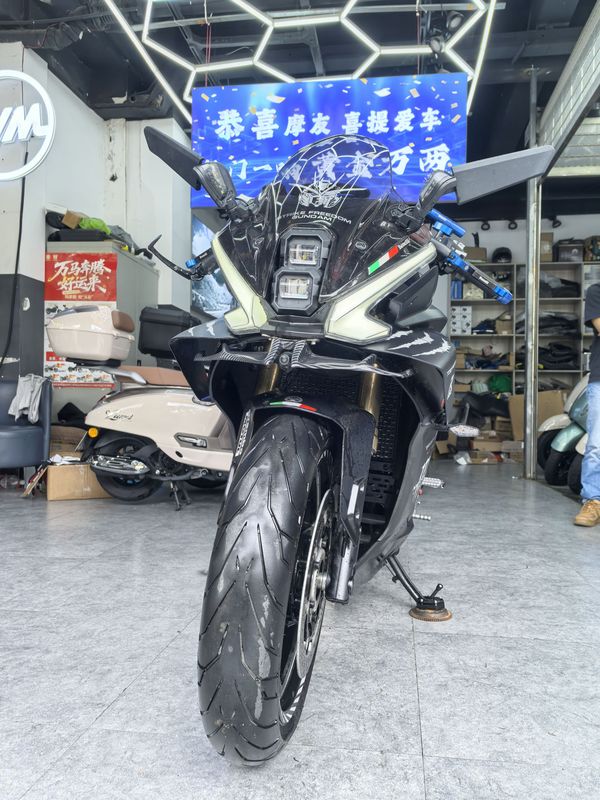 二手贝纳利龙卷风 Tornado 552R
