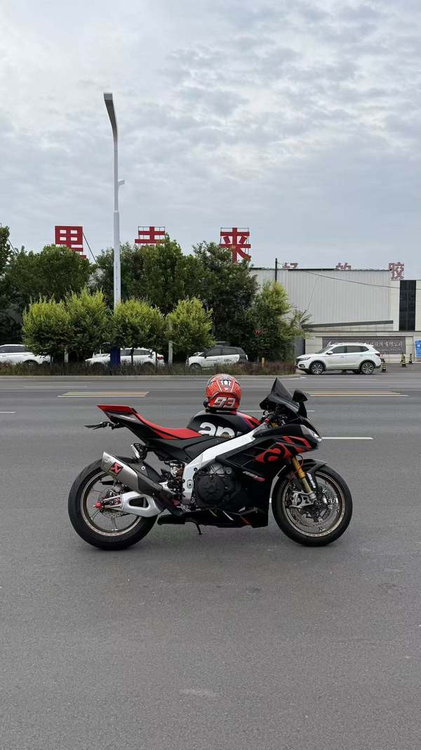 二手阿普利亚RSV4