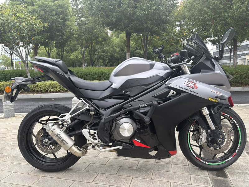 二手贝纳利龙卷风 Tornado 302R