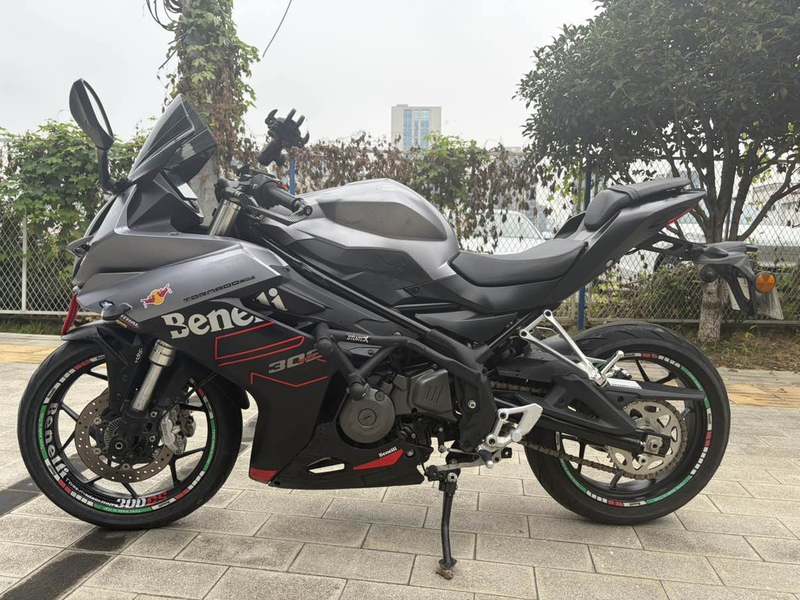 二手贝纳利龙卷风 Tornado 302R