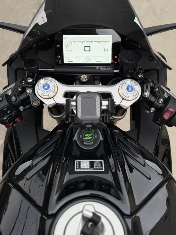 二手张雪机车820RR