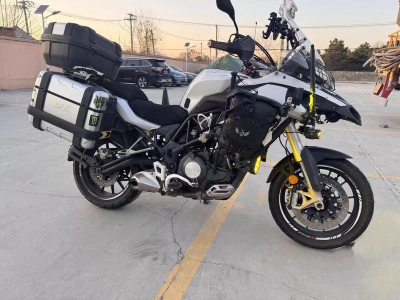二手贝纳利金鹏 TRK502