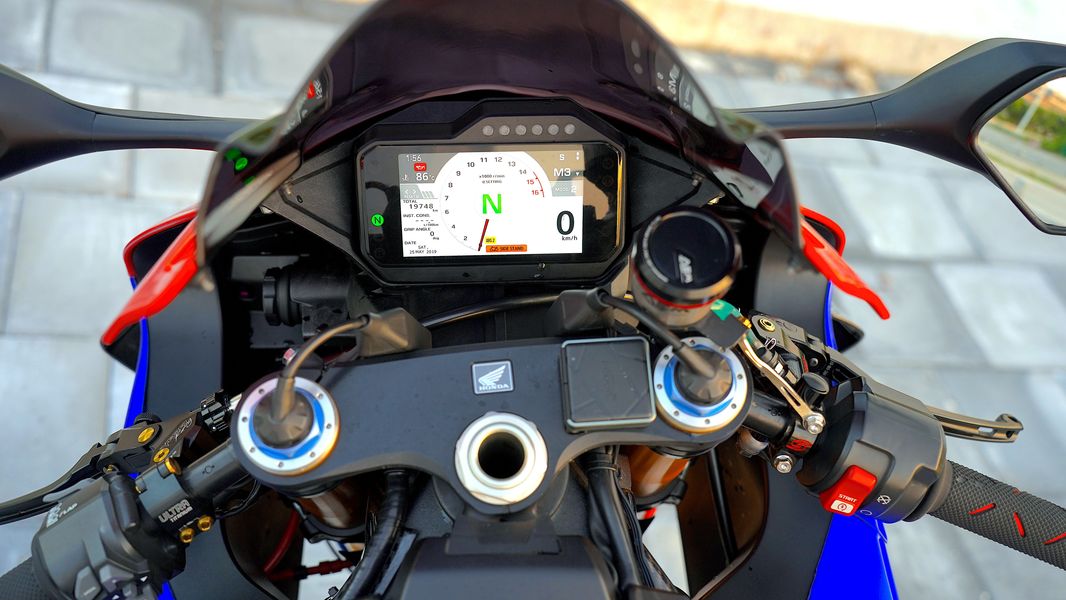 二手本田CBR 1000 RR-R