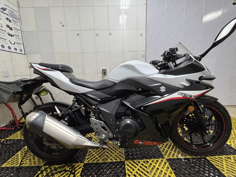 二手豪爵铃木GSX250R
