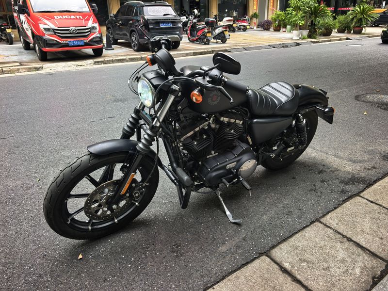 二手哈雷戴维森Iron883 硬汉