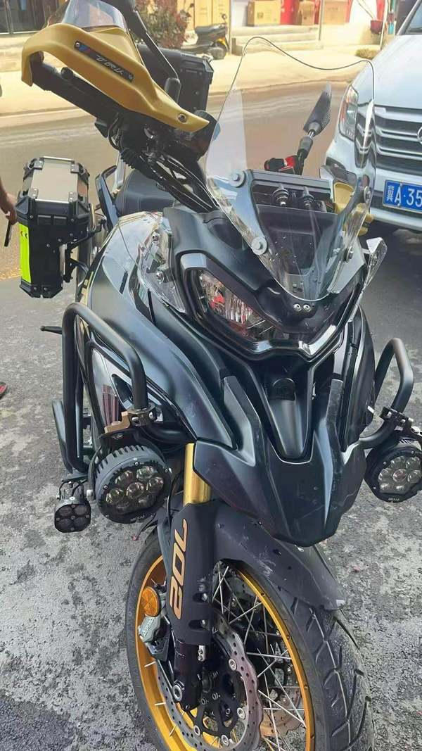 二手贝纳利TRK702