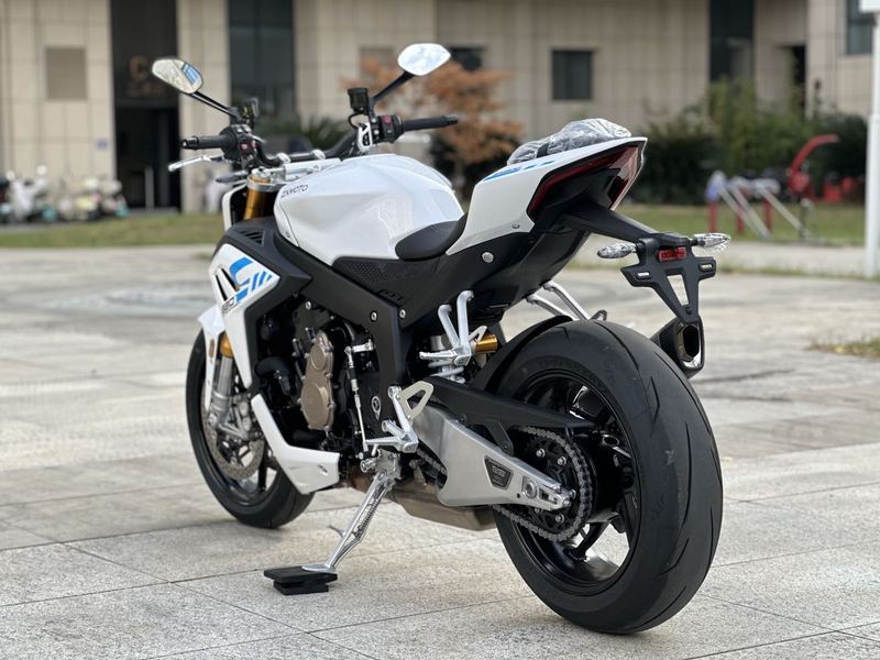 二手张雪机车820R