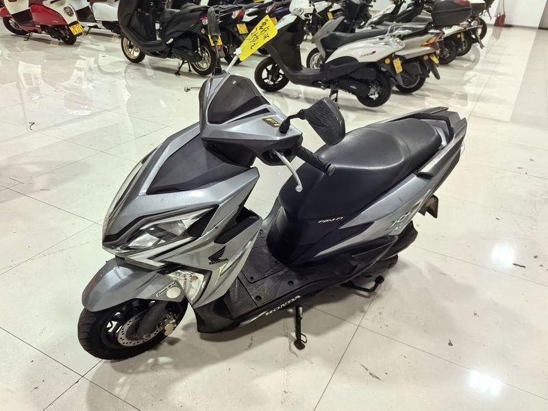 二手新大洲本田裂行 RX125Fi