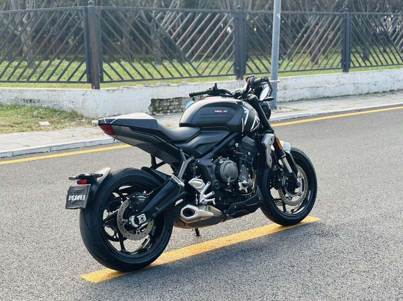 二手凯旋Trident 660
