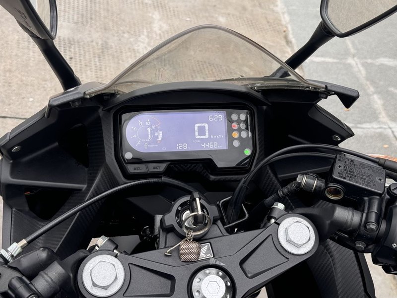 二手本田CBR400R