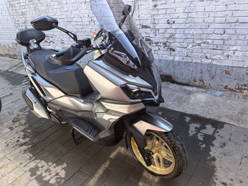 二手三阳哈士奇 Husky ADV300
