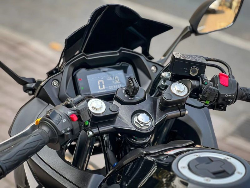 二手豪爵铃木GSX250R