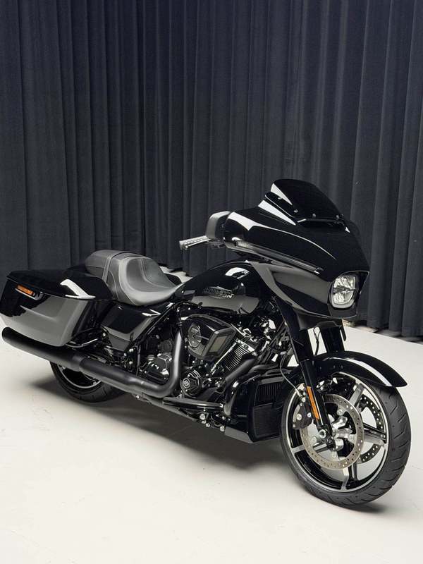 二手哈雷戴维森大道滑翔 Street Glide