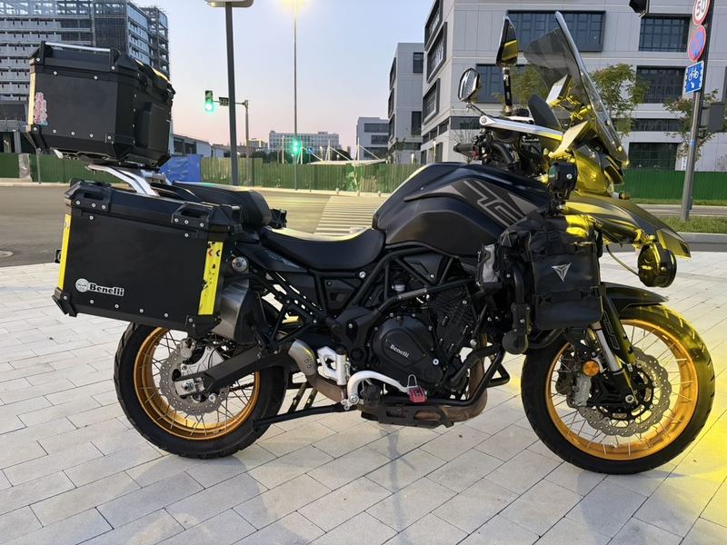 二手贝纳利TRK702