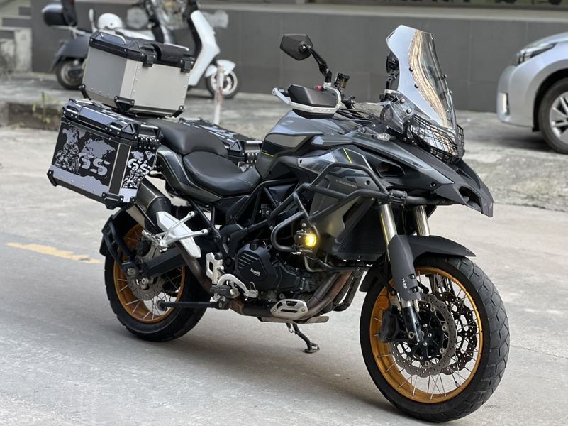二手贝纳利金鹏 TRK502