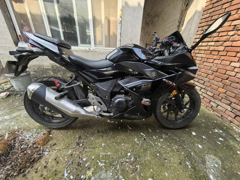 二手豪爵铃木GSX250R