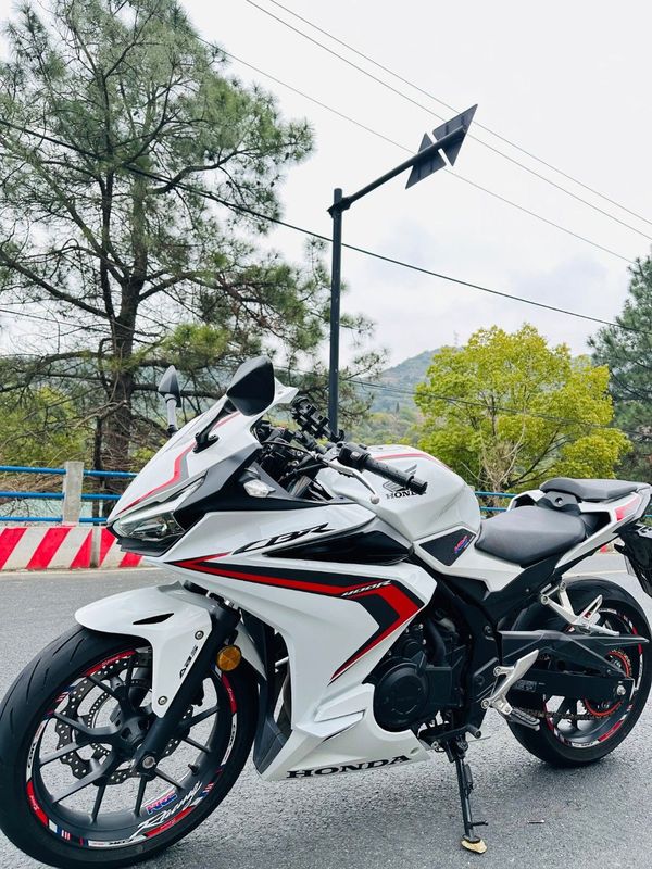 二手本田CBR400R